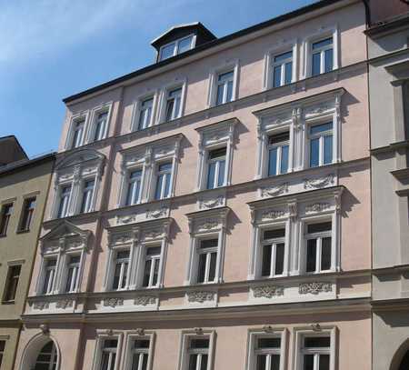 Schöne 2-Zi-Wohnung mit Einbauküche, Wannenbad und Balkon in der südlichen Innenstadt