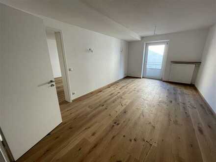 Erstbezug nach Renovierung: 2-Zimmer-Wohnung ca. 68 m², 3. OG, EBK, Balkon