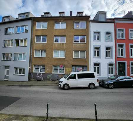 Investmentmöglichkeit: Sanierungsbedürftiges Mehrfamilienhaus mit Renditepotenzial in Aachen Zentrum