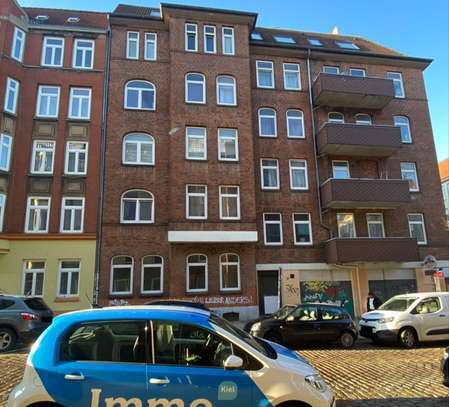 Helle 2-Zimmer-Dachgeschosswohnung in zentraler Lage // Iltisstraße, Kiel