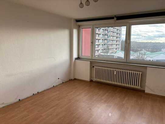 GROßZÜGIGE 2 ZI. WOHNUNG MIT SONNIGEM BALKON