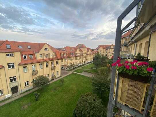 Direkt an der Elbe: Charmante 2-Raum Wohnung mit Balkon!