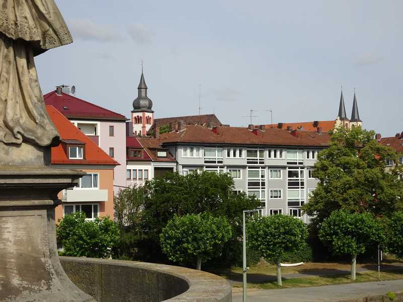                                                               An der Alten Mainbr&uuml;cke mit phantastischem Blick auf die Stadt !                                                       in Mainviertel (Würzburg)