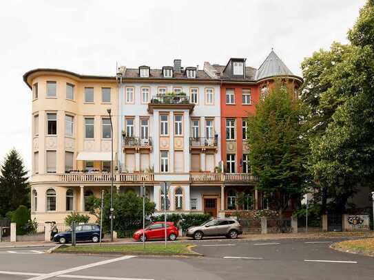 Sanierte, vollständige möblierte 2,5-Zimmer-Wohnung mit Einbauküche im Holzhausenviertel