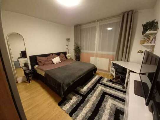 Attraktive und sanierte 2-Raum-Wohnung mit Balkon und Einbauküche in Bruchköbel