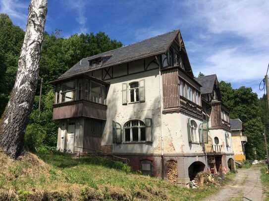 2 Denkmalgeschütze Villen der ehem. Patentpapierfabrik in Amtsberg südlich von Chemnitz auf 3.470 m²