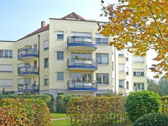 Düsseldorf-Ludenberg, helle 3-Raum-Maisonette-Wohnung mit Parkett und großer Dachterrasse.