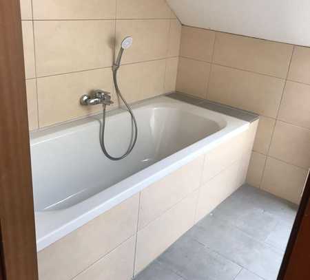 2-Zimmer * neues Bad *, Küche und Abstellraum