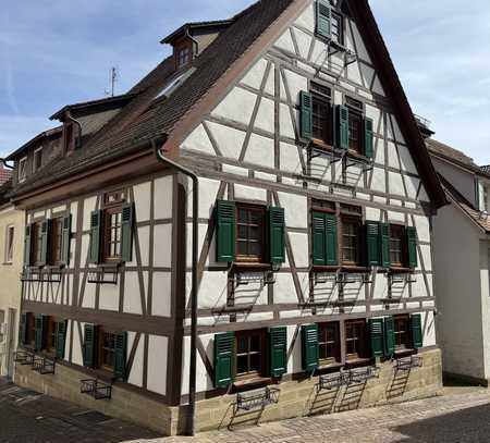 Fachwerkhaus mit Büro im EG mitten in der Stadt