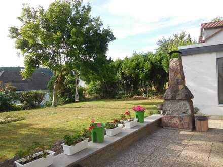Erstbezug nach Sanierung! Großzügiges Wohnen mit Terrasse und Garten.
