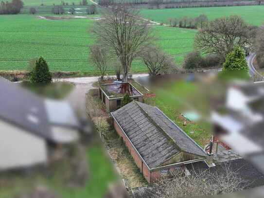 Grundstück mit Altbestand in idyllischer Feldrandlage