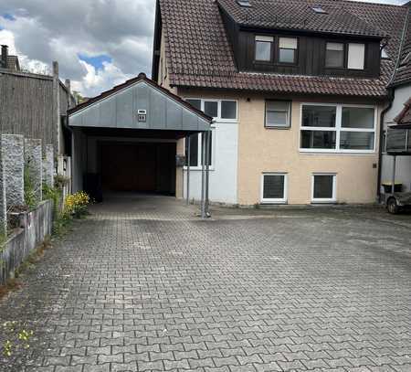 Charmante 4,5-Zimmer-Wohnung mit Wintergarten und Garage/Carport