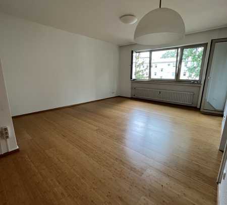 ***Bewerbungsstopp*** Gepflegte, helle 2-Zimmer Wohnung nähe Frauenlobplatz