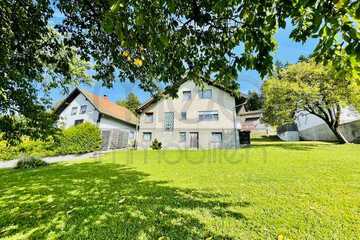 Wohnhaus mit großem Grundstück in bester Aussichtslage von Hohenwarth