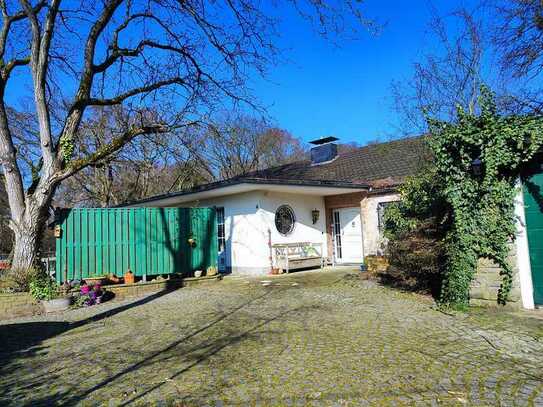 Idyllisch gelegenes Einfamilienhaus mit grossem Naturgrundstück in Leverkusen Schlebusch