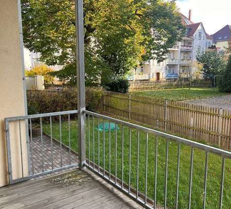 Außen Gründerzeit und Innen Neubau I Balkon I modernes Bad mit Dusche I neue Einbauküche