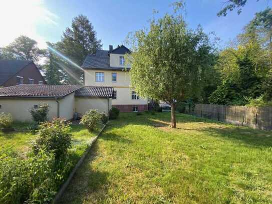 Sanierte 3-Zimmer-Wohnung mit Garten und Garage im Grünen