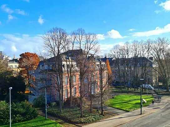 *Wohnen am Schloss Jägerhof in Pempelfort* Großzügige 2-Zimmer Wohnung frisch saniert!