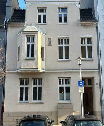 3-Raum-Altbauwohnung mit Terrasse, Hof und Einbauküche in Mönchengladbach, nähe FH