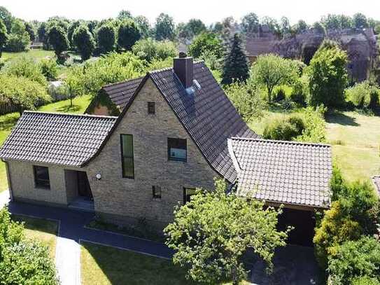 Einfamilienhaus mit Ferienhaus und zusätzlichem Flurstück