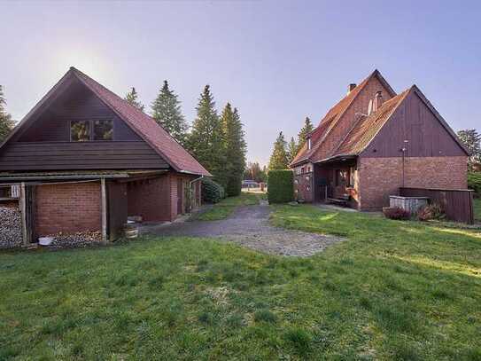 Charmantes, äteres Einfamilienhaus mit Nebengebäude und weitläufigem Gartengrundstück