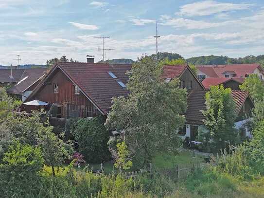 Maisonette-Dachgeschosswohnung in historischem Bauernhof in ruhiger Lage von Perchting