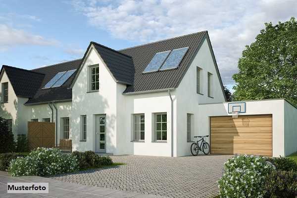 Wohnen mit Komfort: Doppelhaushälfte mit Garage und Gartenhaus