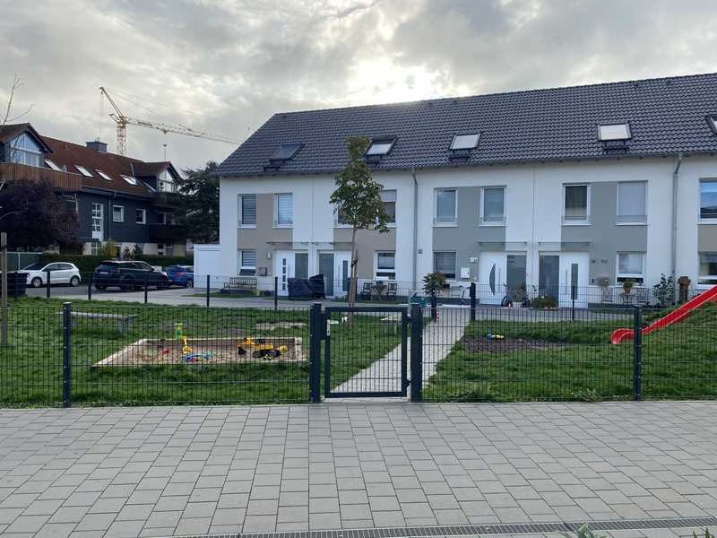                                                              Wundersch&ouml;nes Reiheinhaus in Top Wohnlage                                                       in Harheim (Frankfurt am Main)