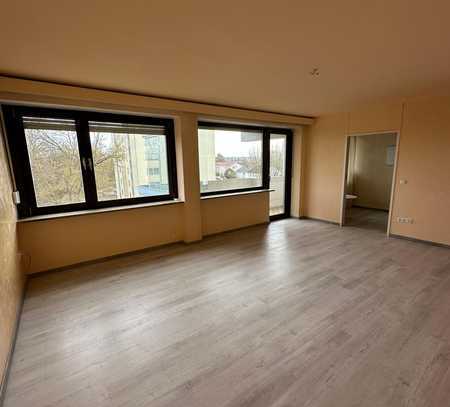 Stilvolle 4-Zimmer-Wohnung mit EBK, 2 Balkonen und Garage in Günzburg