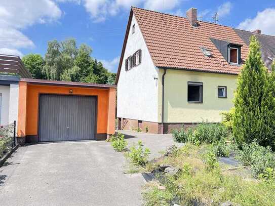 Sanierungsbedürftige Doppelhaushälfte mit großem Garten