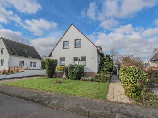 Attraktives Einfamilienhaus mit weitläufigem Garten und Garage in ruhiger Wohnlage von Herrenshoff