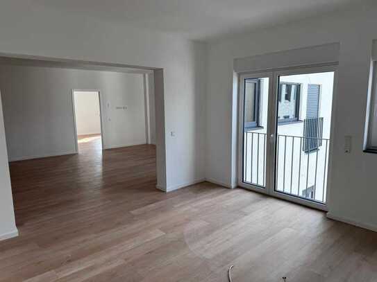 Modernisierte 2,5 Zimmer City-Wohnung mit Aufzug