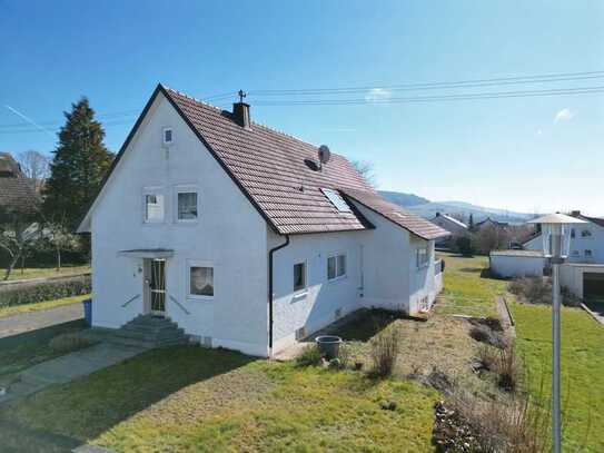 Zweifamilienhaus mit großem Grundstück in Distelhausen