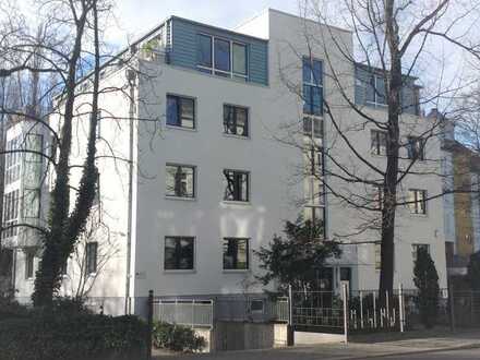 Leipzig-Gohlis mit EBK, Aufzug und Tiefgarage! 3,5-Raum Wohnung im Dachgeschoss !