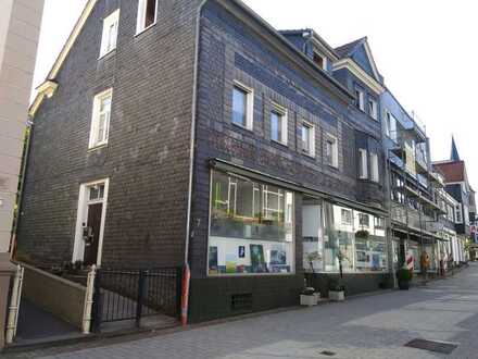 Frisch renovierte 4 Zimmer Wohnung im Zentrum von Gummersbach zu vermieten!