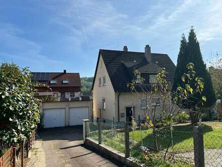 Zweifamilienwohnhaus in ruhiger Randlage von Albershausen