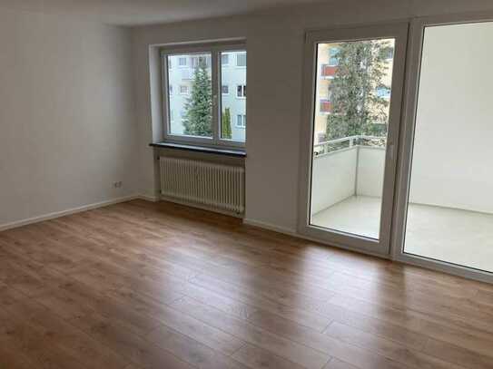 Helles, neu renoviertes 1-Zimmer Appartment mit großer Wohnküche und Balkon