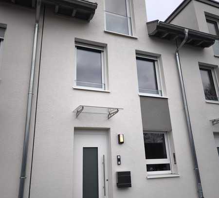 Neuwertiges Mittelreihenhaus zur Vermietung in familienfreundlicher Lage