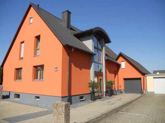 Top ausgestattete Wohnung, in Zweifamilienhaus, mit Blick über Rülzheim