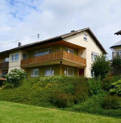 Doppelhaushälfte mit großem Garten und 3 Garagen