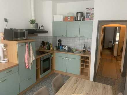 Modernisierte 2-Zimmer-Wohnung mit Balkon und Einbauküche in Zentral-Ludwigshafen