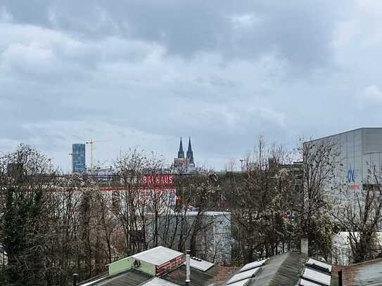 Erstbezug nach Sanierung mit Balkon: freundliche 2-Zimmer-Wohnung in Kalk