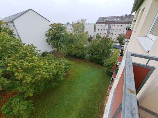 Modernisierte 4-Raum-Wohnung mit Balkon in Dreieich-Sprendlingen