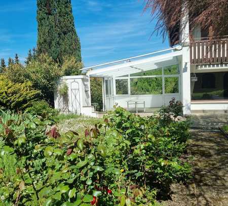 Doppelhaushälfte schönem Garten, Terrasse und Doppelgarage