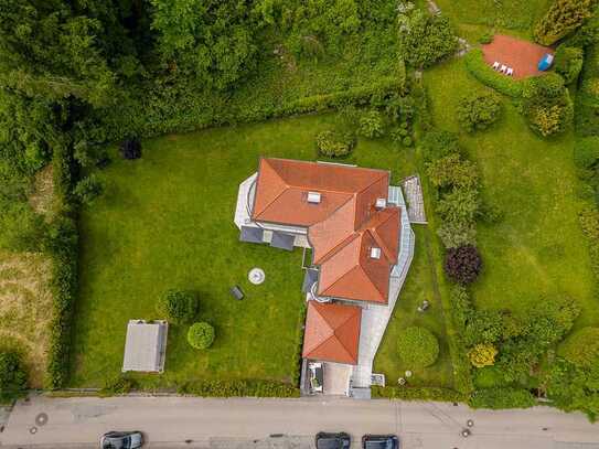 Exklusives Grundstück mit Erweiterungspotenzial und Blick auf den Starnberger See