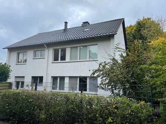 Geräumiges, günstiges und vollst. renoviertes 8-Raum-Einfamilienhaus mit geh. Innenausstattung