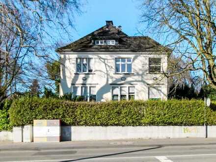 Villencharme in der Klingenstadt: Repräsentatives Anwesen mit 2 Wohneinheiten und einer Physiopraxis