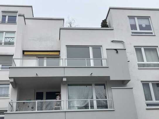 Erstbezug nach Sanierung mit Balkon und EBK: Exklusive 3-Raum-Wohnung in Ottobrunn