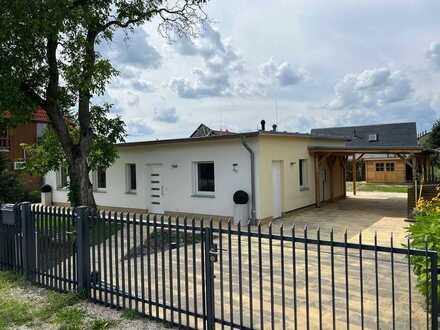 Attraktives Einfamilienhaus mit vier Zimmern, neuer EBK in Berlin-Kaulsdorf