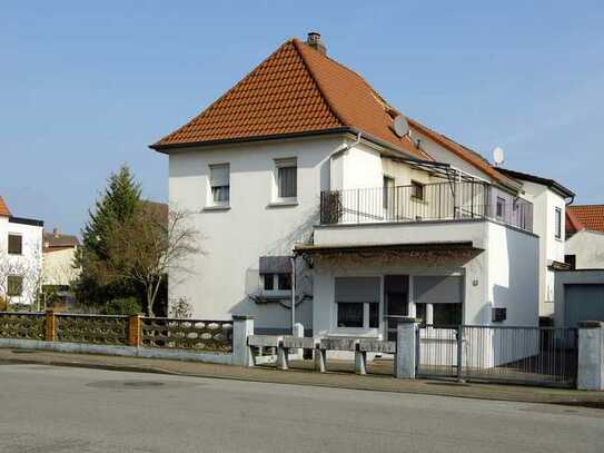 2-Familienhaus mit Einliegerwohnung und großem Balkon!